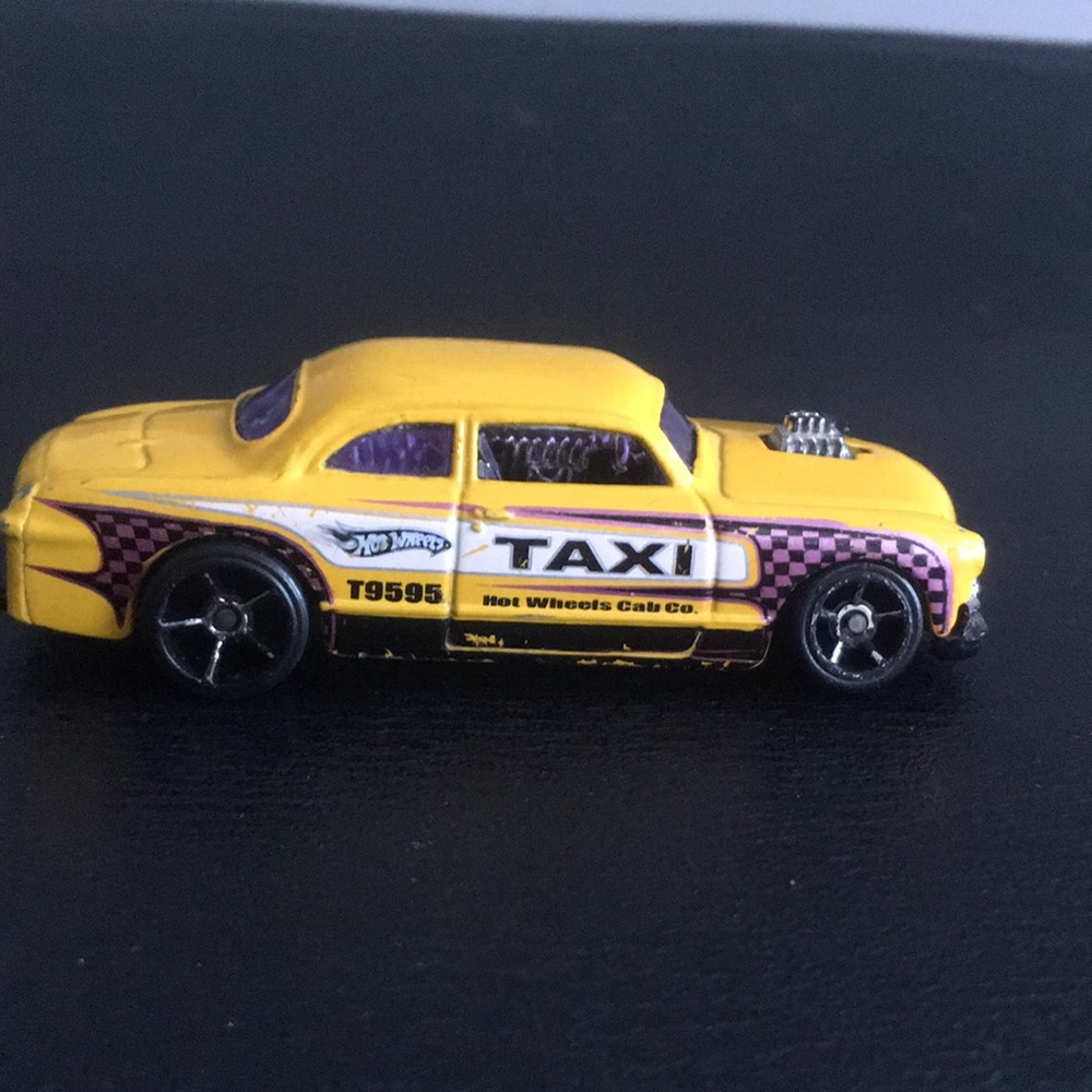 Vintage 2000 Hot Wheels - Yellow SHOE BOX - Taxi T9595